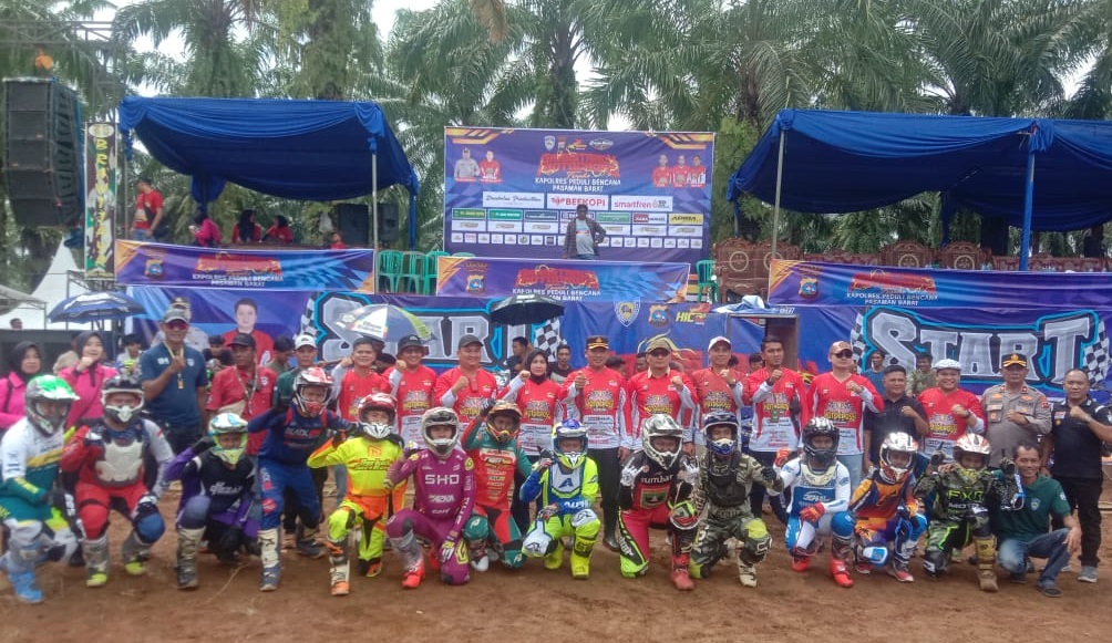Gaspoll untuk Kemanusiaan, Kapolres Pasaman Barat Buka Grasstrack Motocross Peduli Bencana 8 Gaspoll untuk Kemanusiaan, Kapolres Pasaman Barat Buka Grasstrack Motocross Peduli Bencana
