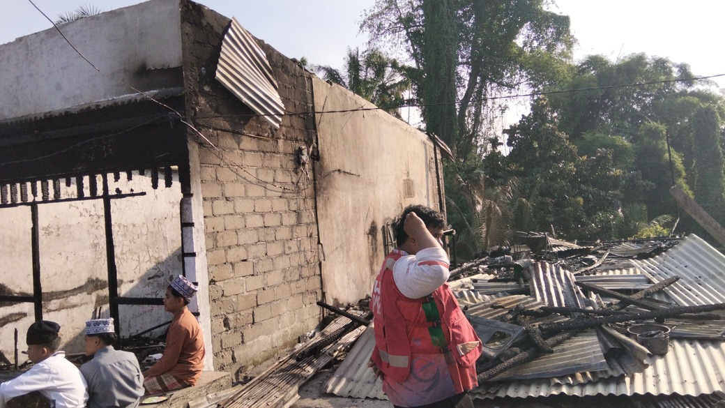 rumah terbakar