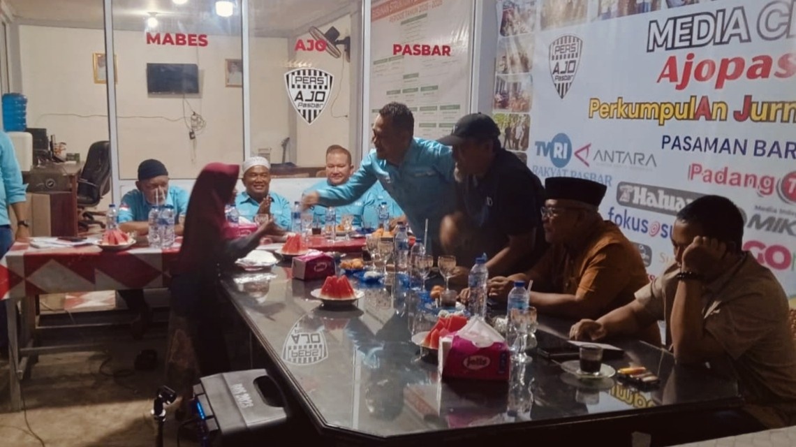 Tutup Rangkaian HPN, AJO Pasbar Berbagi Kebahagiaan dengan Puluhan Anak Yatim 9 175332