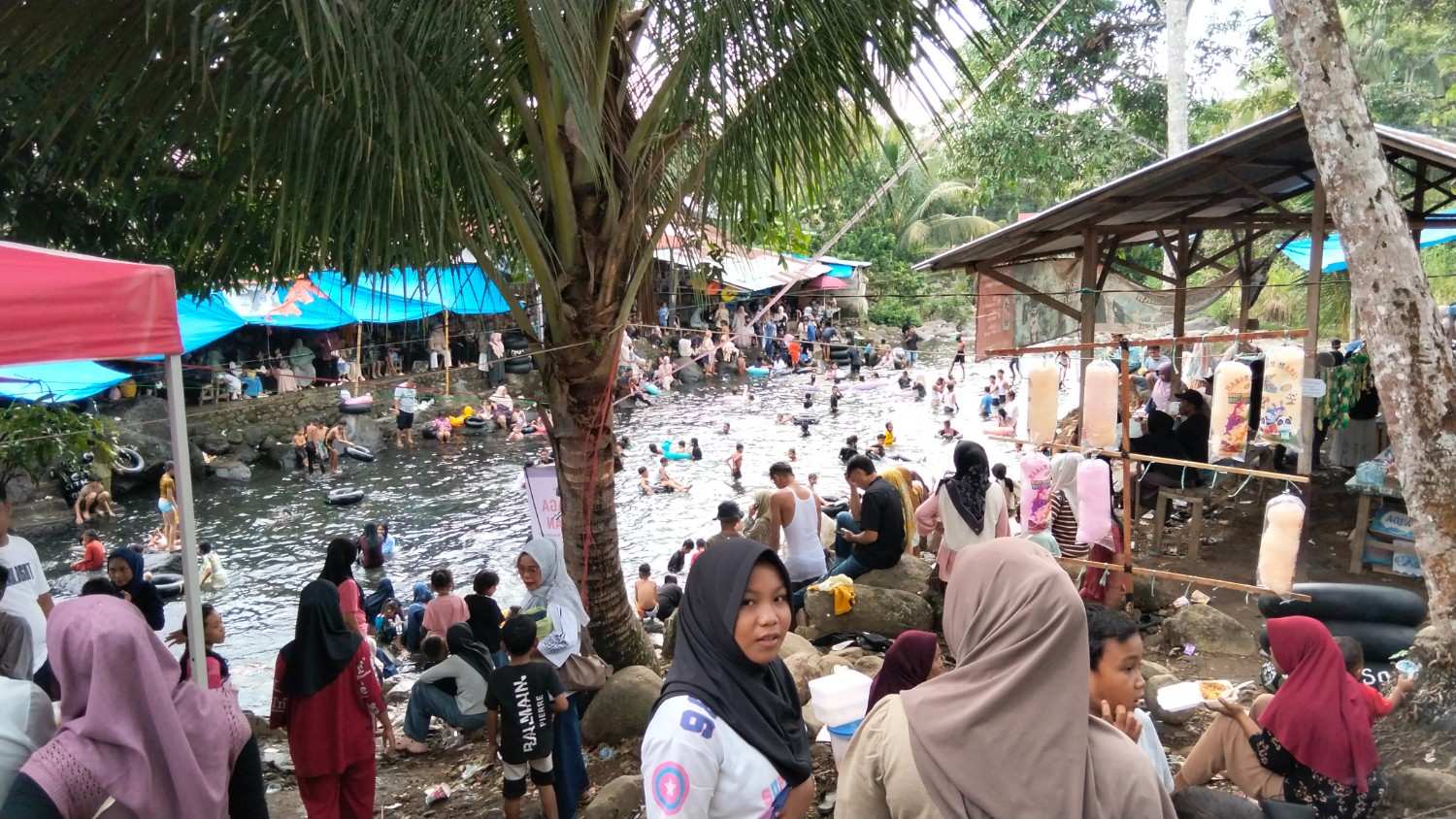 Libur Lebaran 2026: Wisata Religi Ikan Larangan Lubuak Landua Jadi Primadona di Pasaman Barat 6 304039