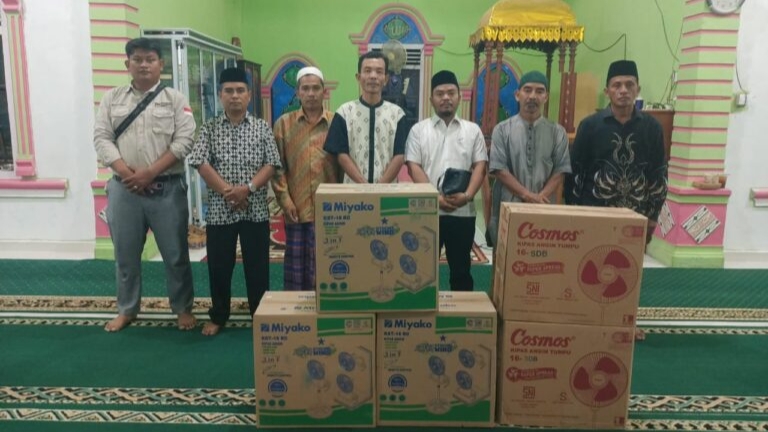 Safari Ramadhan, PT Agro Wiratama Salurkan Santunan Anak Yatim dan Bantuan Masjid di Muara Kiawai Hilir 6 PT agro 1