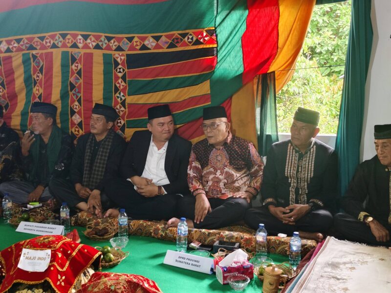 Anggota Dewan Perwakilan Rakyat Daerah (DPRD) Kabupaten Pasaman Barat, Ronal Dodya Restu, S.Kom., M.TI, menghadiri langsung pelaksanaan tradisi Hari Raya Enam (Rayo Anam) di Surau Buya Lubuak Landua, Nagari Lubuak Landua Aua Kuniang, Kecamatan Pasaman, Sabtu (28/3/2026).