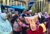 Anggota Dewan Perwakilan Rakyat Daerah (DPRD) Kabupaten Pasaman Barat, Yondrizal, menghadiri langsung tradisi adat Babimba yang digelar di Kampung Mudik Simpang, Jorong Mudik Simpang, Nagari Timbo Abu Kajai, Kecamatan Talamau, Minggu (5/4/2026).