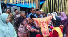 Anggota Dewan Perwakilan Rakyat Daerah (DPRD) Kabupaten Pasaman Barat, Yondrizal, menghadiri langsung tradisi adat Babimba yang digelar di Kampung Mudik Simpang, Jorong Mudik Simpang, Nagari Timbo Abu Kajai, Kecamatan Talamau, Minggu (5/4/2026).