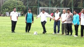 Anggota Dewan Perwakilan Rakyat Daerah (DPRD) Kabupaten Pasaman Barat Nefri, SH, menghadiri langsung pembukaan Turnamen Sepak Bola antarjorong PSLG Cup I di Lapangan Hijau PSLG, Lubuk Gadang, Nagari Koto Tangah, Kecamatan Koto Balingka, Jumat (17/4/2026).