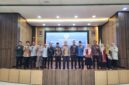 Ketua DPRD Pasaman Barat Dirwansyah bersama Bupati Pasaman Barat Yulianto dalam penyerahan Laporan Hasil Pemeriksaan (LHP) atas Laporan Keuangan Pemerintah Daerah (LKPD) Tahun Anggaran 2025 di Aula Lantai IV Gedung BPK RI Perwakilan Sumatra Barat, Padang, Jumat (29/5/2026).