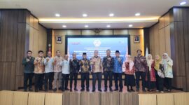 Ketua DPRD Pasaman Barat Dirwansyah bersama Bupati Pasaman Barat Yulianto dalam penyerahan Laporan Hasil Pemeriksaan (LHP) atas Laporan Keuangan Pemerintah Daerah (LKPD) Tahun Anggaran 2025 di Aula Lantai IV Gedung BPK RI Perwakilan Sumatra Barat, Padang, Jumat (29/5/2026).
