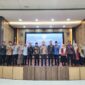Ketua DPRD Pasaman Barat Dirwansyah bersama Bupati Pasaman Barat Yulianto dalam penyerahan Laporan Hasil Pemeriksaan (LHP) atas Laporan Keuangan Pemerintah Daerah (LKPD) Tahun Anggaran 2025 di Aula Lantai IV Gedung BPK RI Perwakilan Sumatra Barat, Padang, Jumat (29/5/2026).
