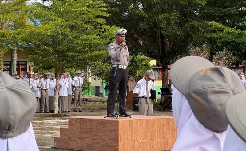 Satuan Polisi Lalu Lintas (Satlantas) Polres Pasaman Barat gencar melaksanakan sosialisasi keselamatan berkendara dan pencegahan dini kenakalan remaja melalui program 