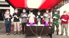 Ketua Dewan Perwakilan Rakyat Daerah (DPRD) Kabupaten Pasaman Barat, Dirwansyah, S.H., bersama Forum Komunikasi Pimpinan Daerah (Forkopimda) saat memusnahkan barang bukti 47 perkara tindak pidana umum di halaman Kantor Kejari di Simpang Empat, Rabu (22/4/2026)