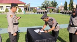 Kepala Kepolisian Resor (Polres) Pasaman Barat, AKBP Agung Tribawanto, S.I.K., memimpin langsung upacara serah terima jabatan (sertijab) Kepala Bagian Perencanaan (Kabag Ren) di lapangan apel Markas Komando (Mako) Polres setempat, Sabtu (09/05/2026).