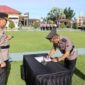 Kepala Kepolisian Resor (Polres) Pasaman Barat, AKBP Agung Tribawanto, S.I.K., memimpin langsung upacara serah terima jabatan (sertijab) Kepala Bagian Perencanaan (Kabag Ren) di lapangan apel Markas Komando (Mako) Polres setempat, Sabtu (09/05/2026).