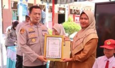 Kapolres Pasbar AKBP Agung Tribawanto Ajak Murid SD Jaga Ekosistem Lewat Penanaman Pohon