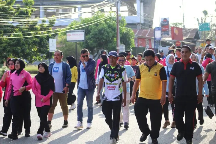 Olahraga Bersama HUT Bhayangkara ke-80, Pemkab Pasbar Apresiasi Kinerja Polres 6 1782581709118