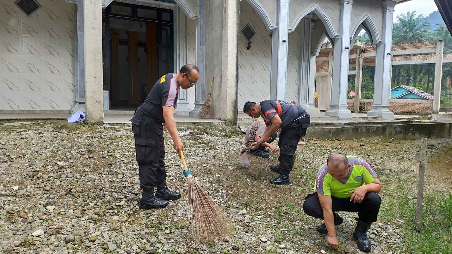 Sambut Hari Bhayangkara ke-80, Polsek Gunung Tuleh Gelar Bakti Religi di Masjid Jabalnur 8 516895