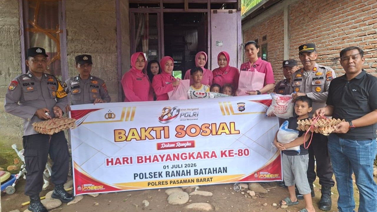 Sambut Hari Bhayangkara ke-80, Polsek Ranah Batahan Berbagi Sembako Melalui Bakti Sosial 6 557834