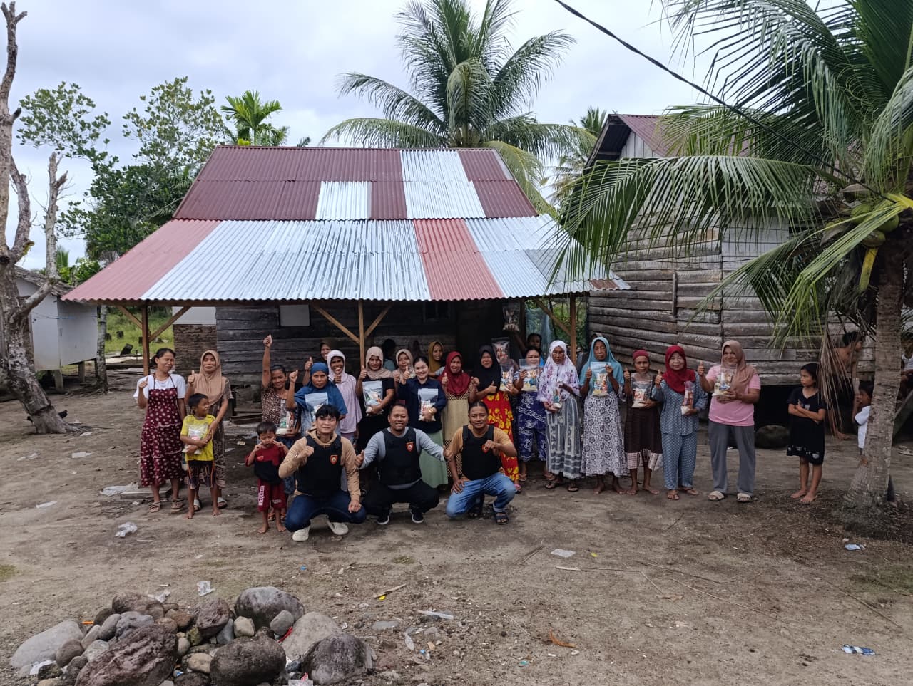 Hari Bhayangkara ke-80, Satreskrim Polres Pasaman Barat Salurkan Bantuan Sembako untuk Warga 6 IMG 20260625 WA0017
