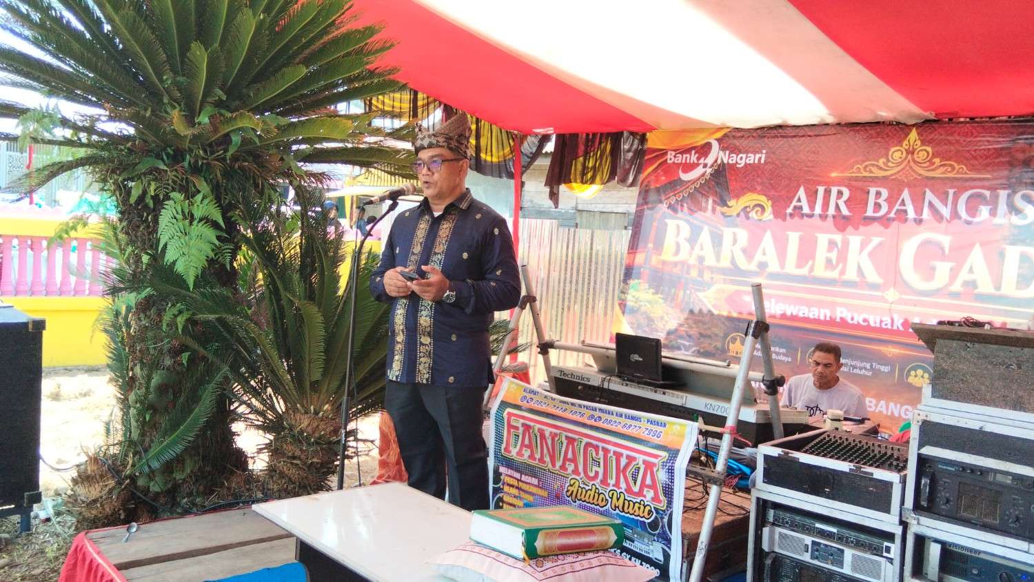 Palewaan Pucuak Adat Nagari Aia Bangih: Musyawarah Niniak Mamak Resmi Kukuhkan Aulia Amri Sutan Kerajaan Sebagai Raja ke-18 6 634127