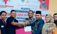 Ratusan Warga Membawa Obor Iringi Pendaftaran Maisar sebagai Calon Wali Nagari Lingkuang Aua Jambak