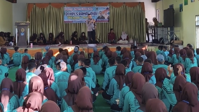 Bhabinkamtibmas Nagari Sinuruik Edukasi Siswa Baru SMAN 1 Talamau Bahaya Narkolema 6 IMG 20260716 195740