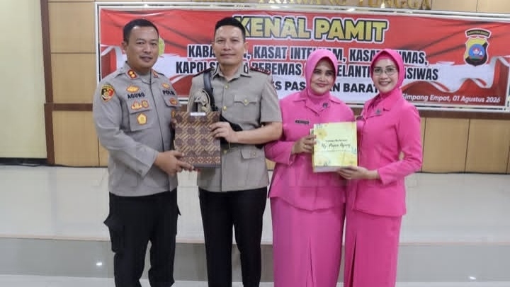 AKBP Agung Tribawanto Pimpin Upacara Sertijab Sejumlah Pejabat Polres Pasaman Barat 6 IMG 20260801 203247